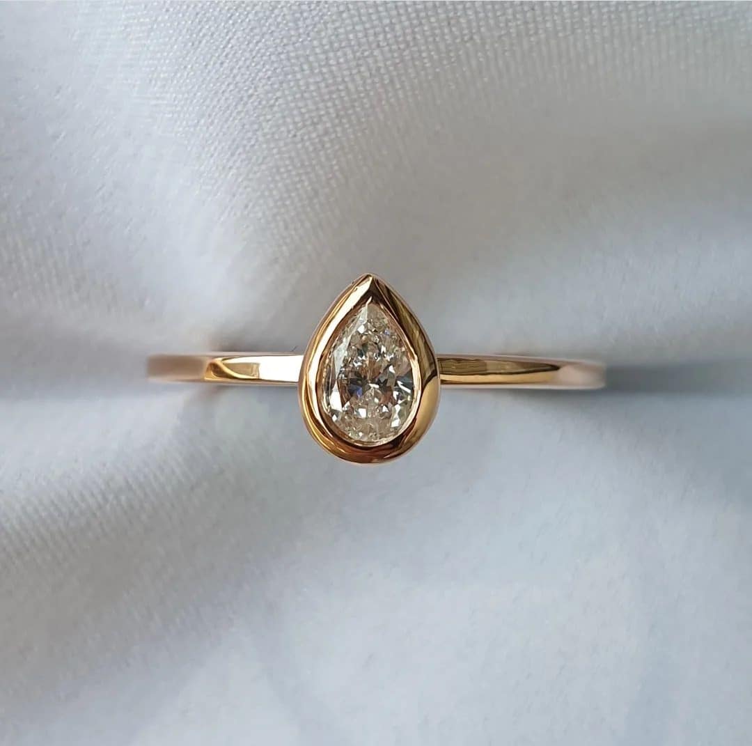 Pear diamond rubover ring