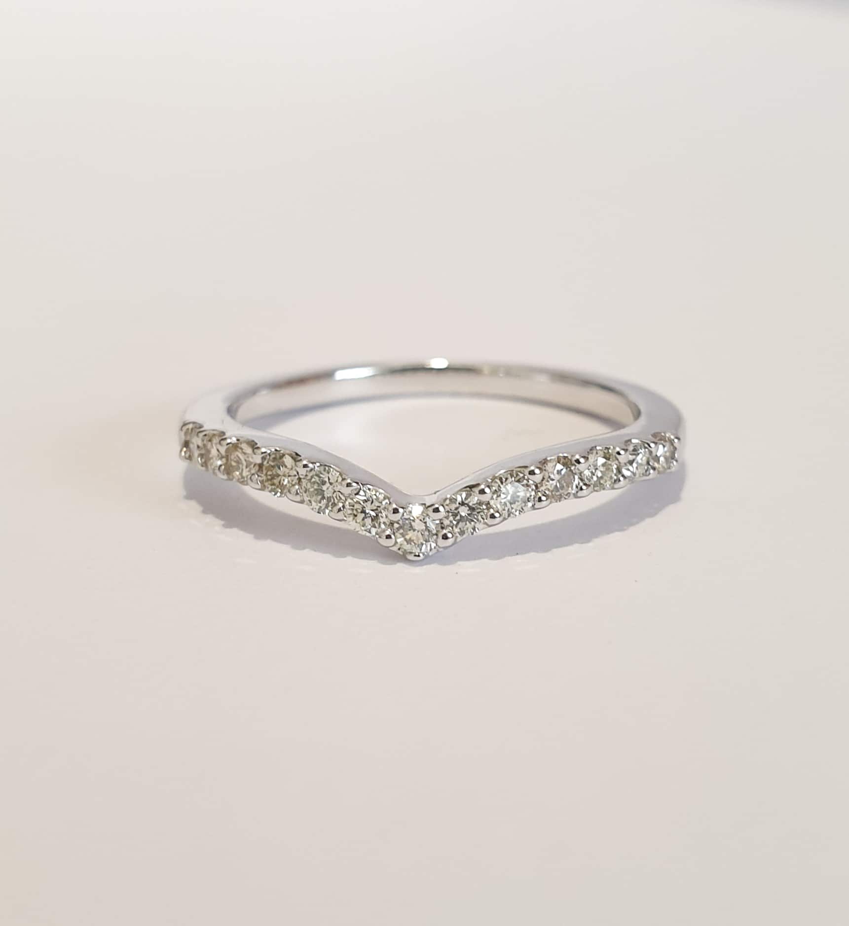 aurupt jewellers white gold diamond chevron ring