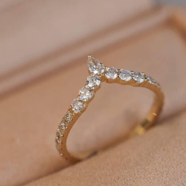 aurupt jewellers crown wedding ring