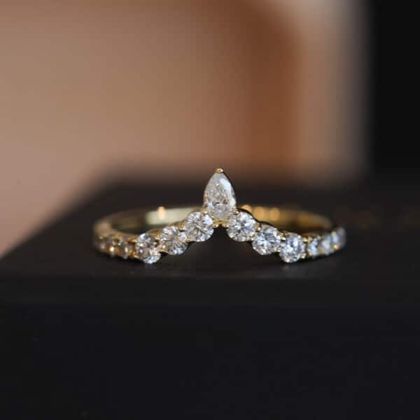 aurupt jewellers crown wedding ring