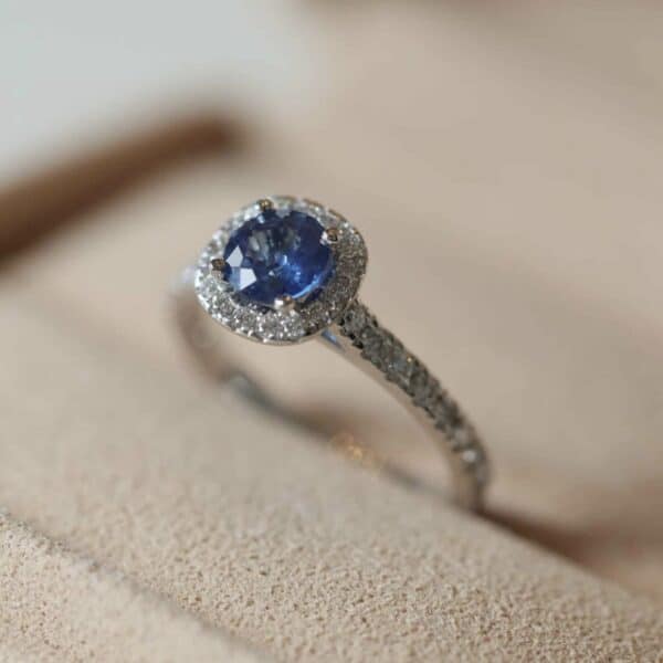 AMELIA - 0.73 ct Natural Blue Sapphire & Diamond Ring
